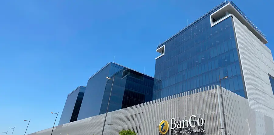 Ejemplos de Fachadas Vidriadas utilizadas para la empresa Banco de Corrientes